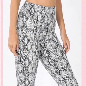 Plus Size Butter Leggings, Snake